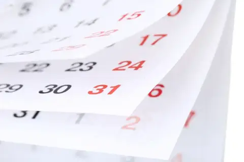 Zbliżenie na kalendarz z widocznymi datami, np. 22, 23, 24, 30, 31. Jak wyliczyć zfśs?